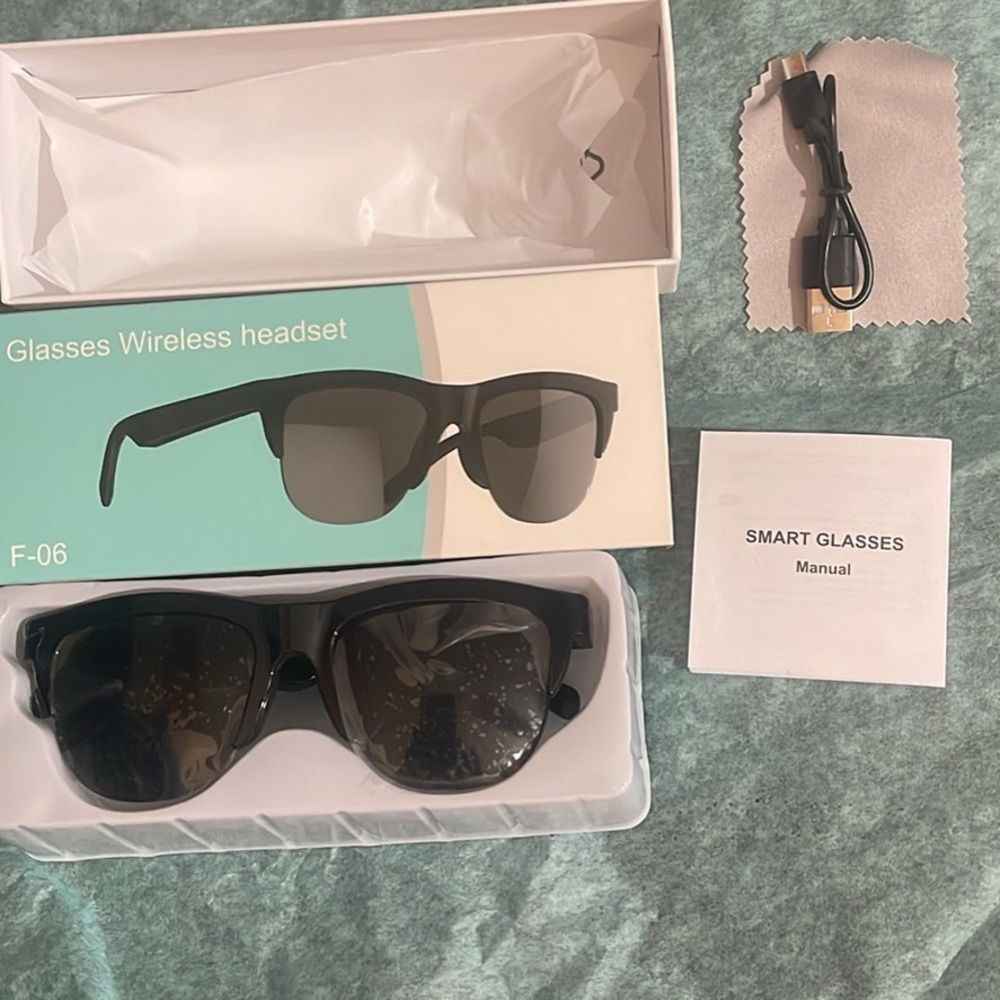 Smart Glasses Wireless Headset - Black I have 5 pair😊
